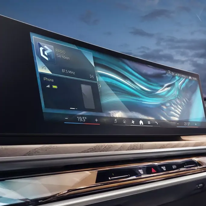 BMW i7 en charge sur une borne rapide