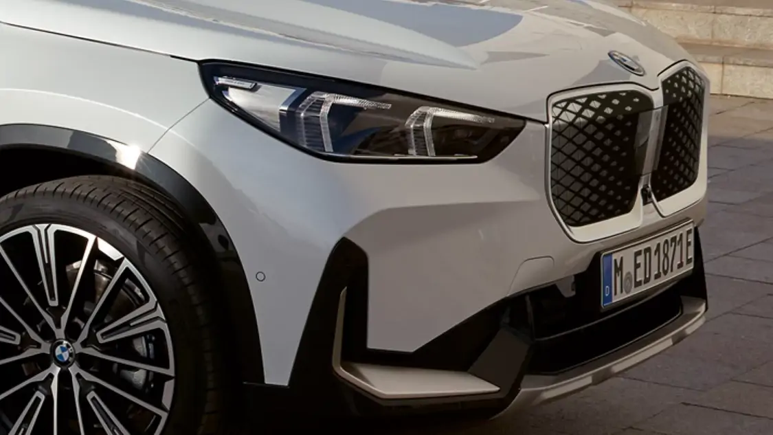 Intérieur du BMW iX1 avec écran tactile central
