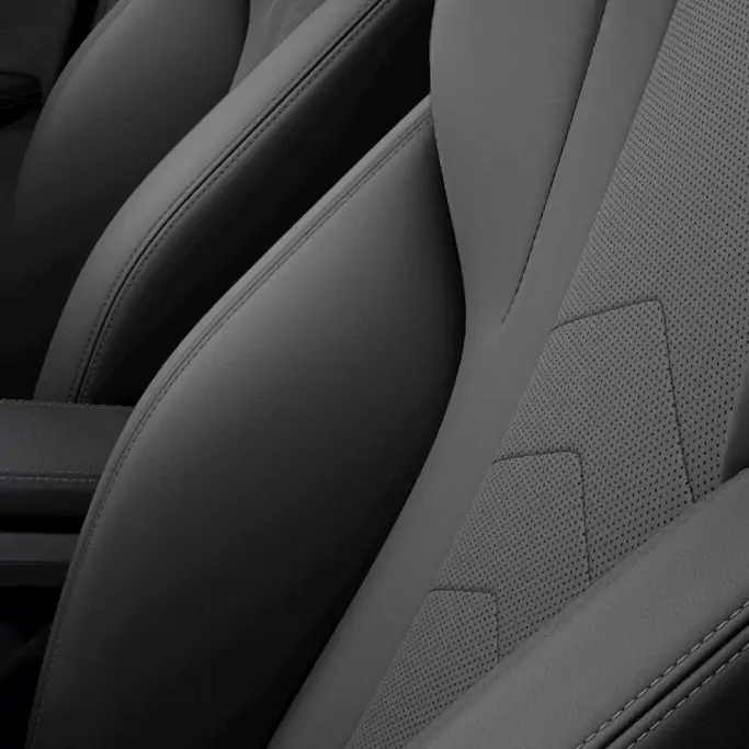 Vue arrière du BMW iX2 montrant les feux LED et le design sportif