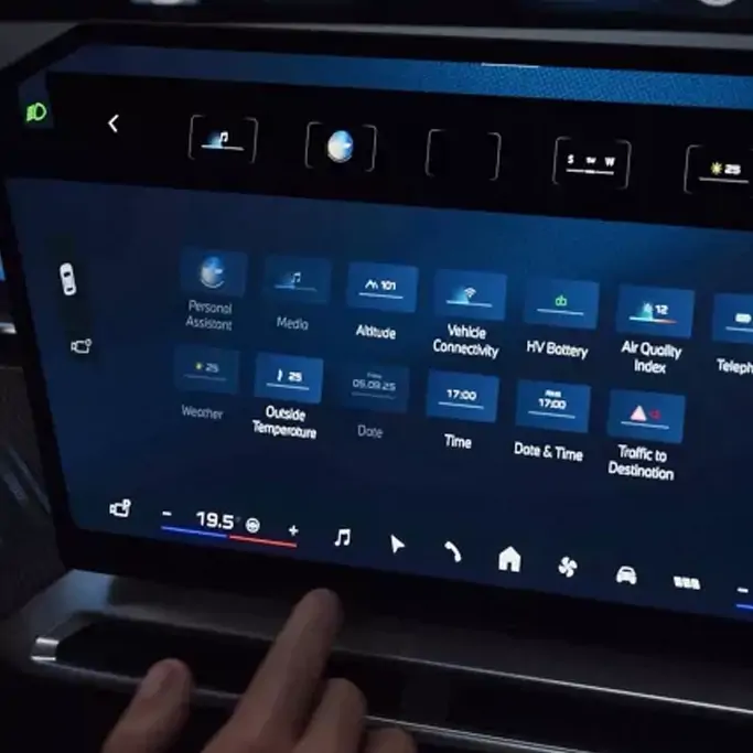 Détail des jantes aérodynamiques du BMW iX3