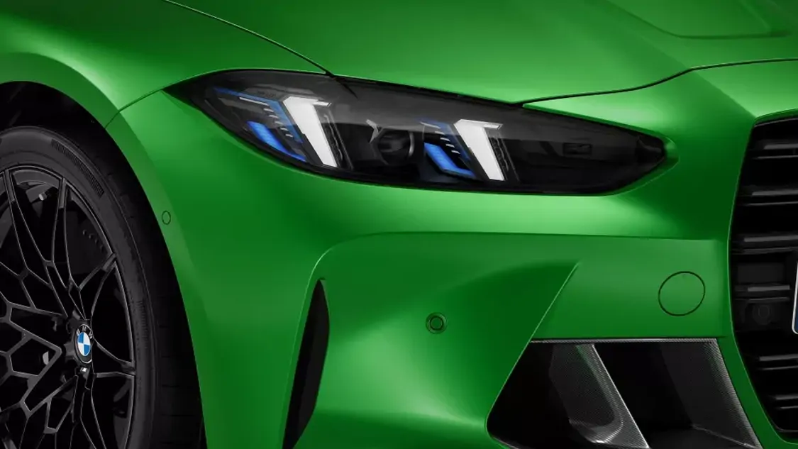 Intérieur de la BMW M3 avec sièges baquets et finitions sportives