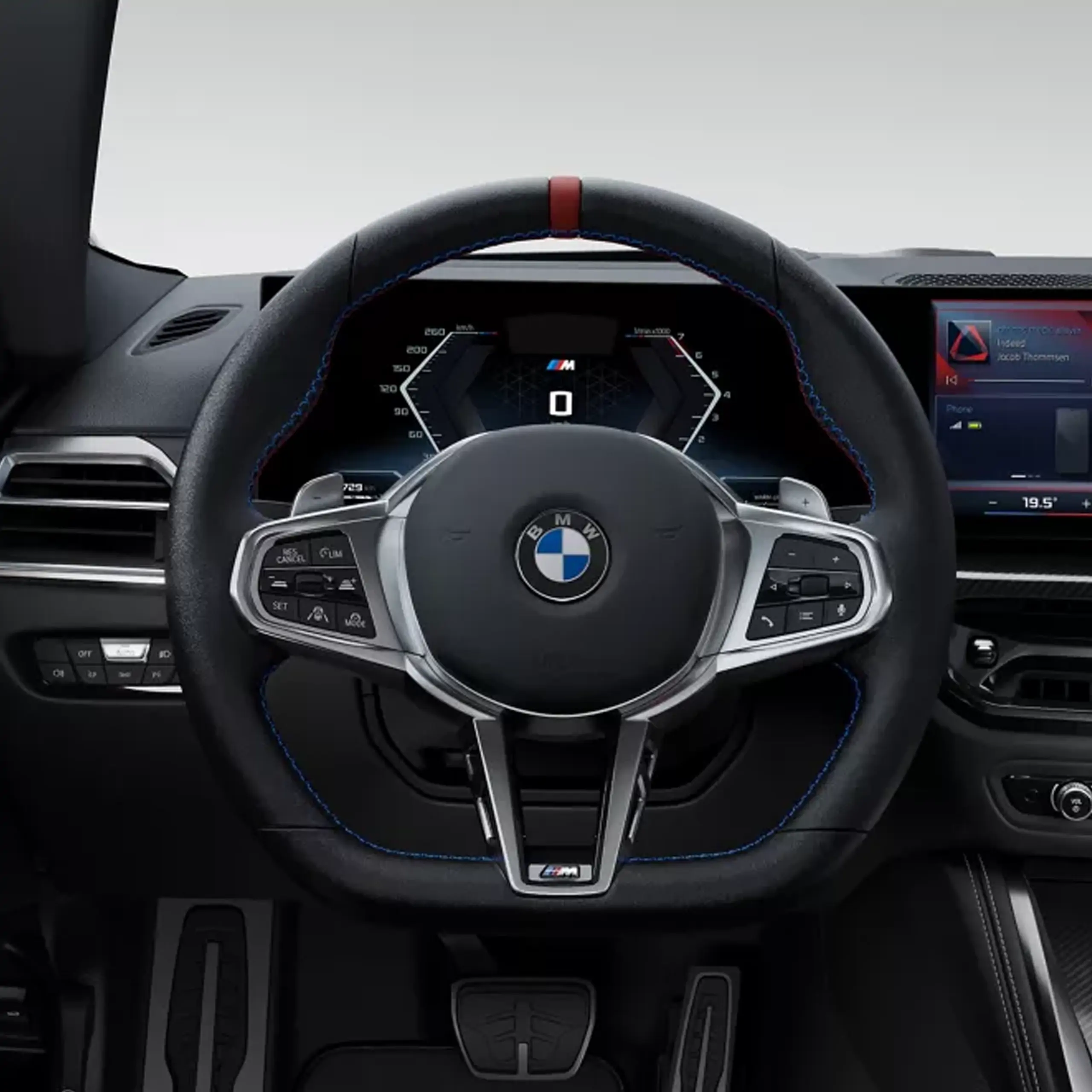 Vue arrière de la BMW M4 mettant en avant les feux LED