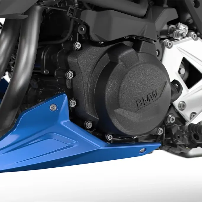 Détail du phare avant LED de la BMW F 900 XR