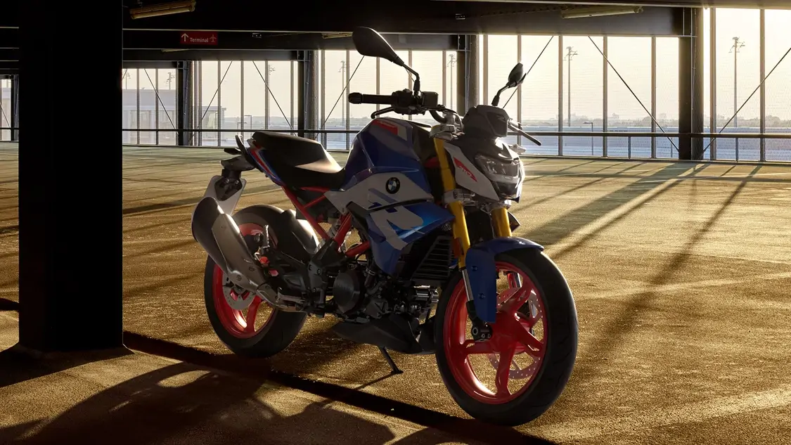 Tableau de bord numérique de la BMW G 310 R
