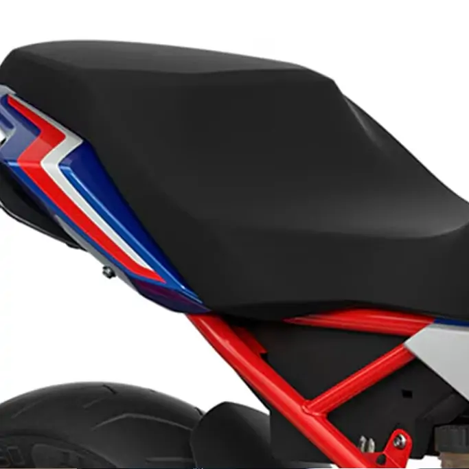 Détail du phare avant LED de la BMW G 310 R