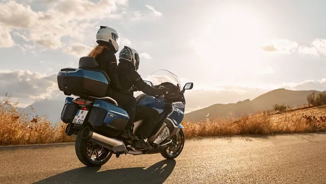 BMW K 1600 GTL équipée pour le voyage longue distance