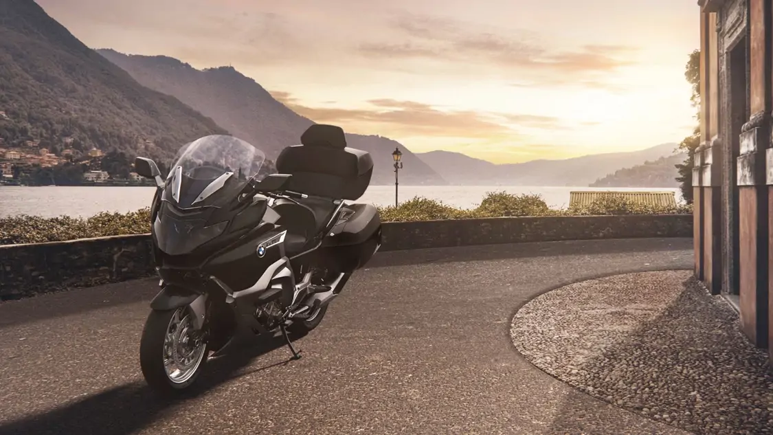 BMW K 1600 GTL sur route panoramique