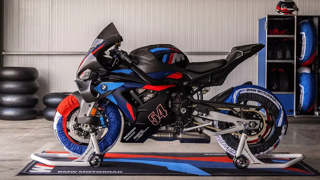 Détail du frein avant haute performance de la BMW M 1000 RR