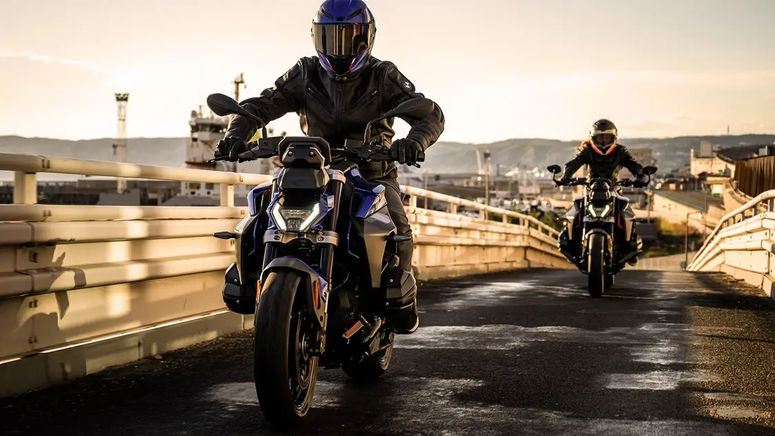 BMW R 1300 R en action sur circuit