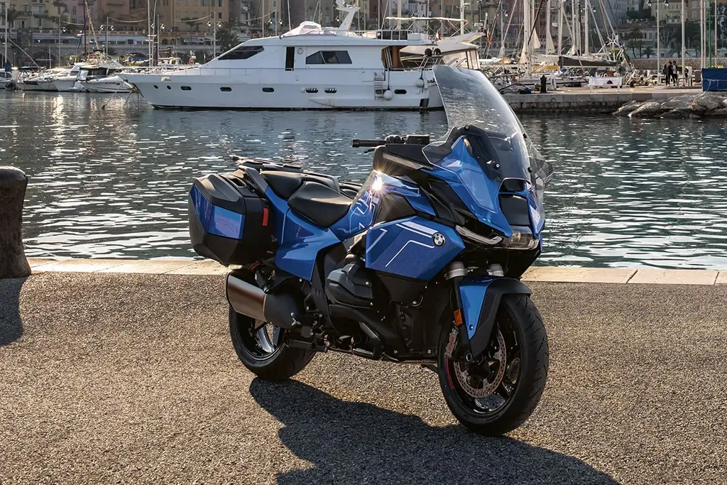 Tableau de bord TFT de la BMW R 1300 RT affichant la navigation