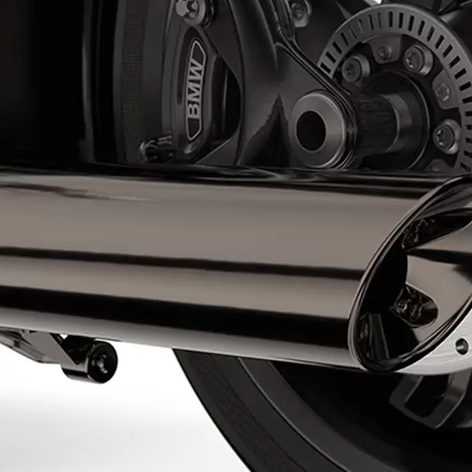 Tableau de bord de la BMW R 18 avec instrumentation analogique.