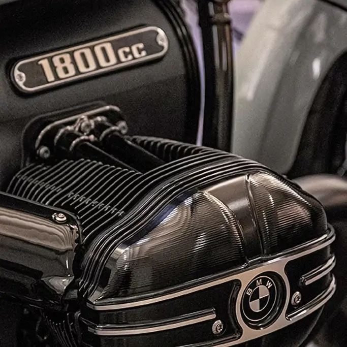 Selle et finitions chromées de la BMW R 18, confort et raffinement.