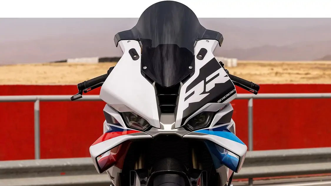 Détail du phare avant LED de la BMW S 1000 RR