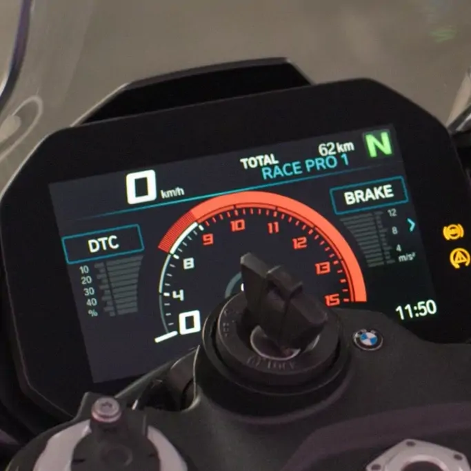 Vue arrière dynamique de la BMW S 1000 RR