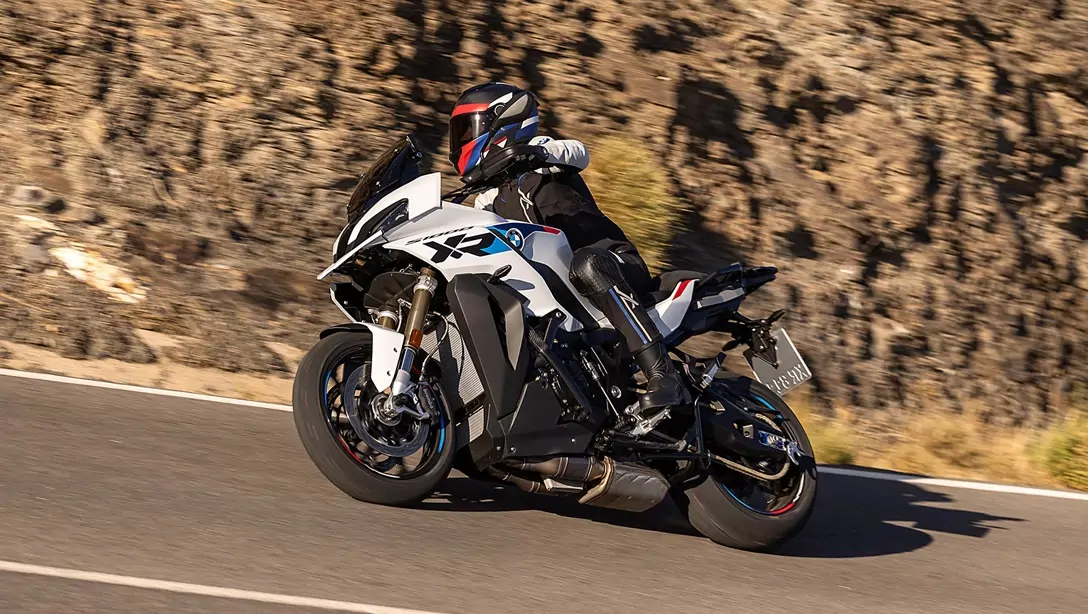Selle ergonomique et finitions premium de la BMW S 1000 XR