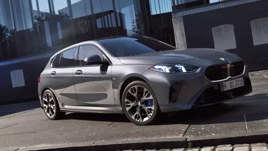 Tableau de bord numérique de la BMW Série 1 avec affichage connecté