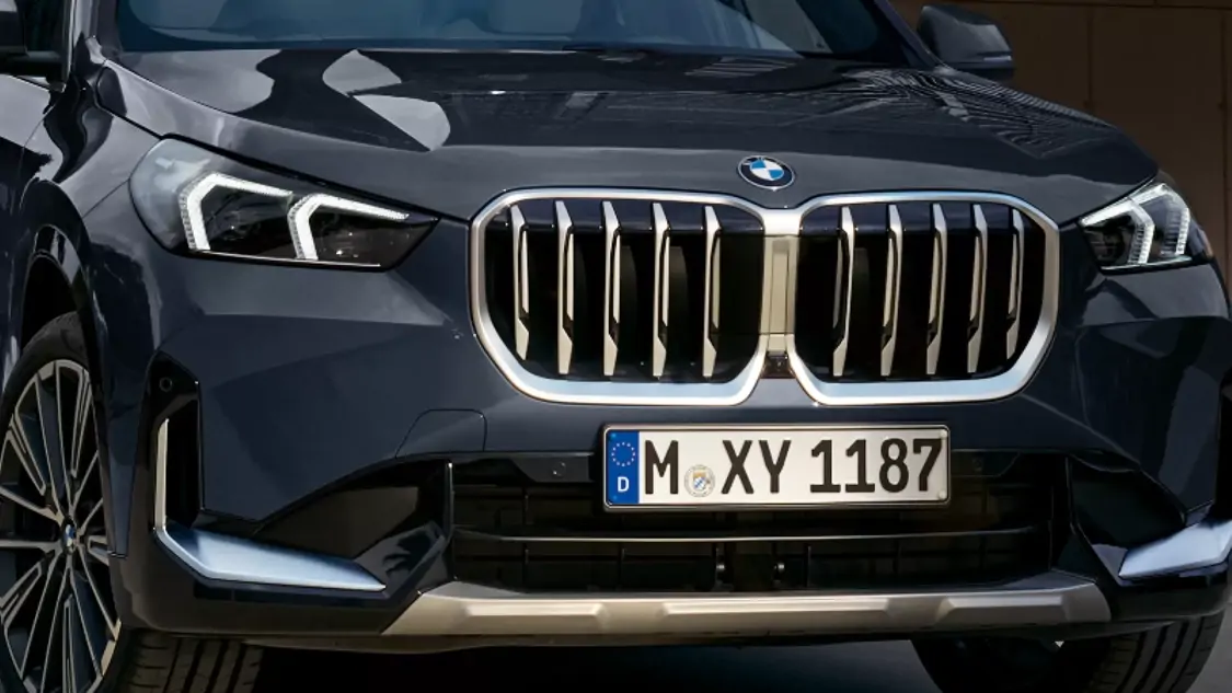 Intérieur du BMW X1 avec écran tactile et finitions haut de gamme