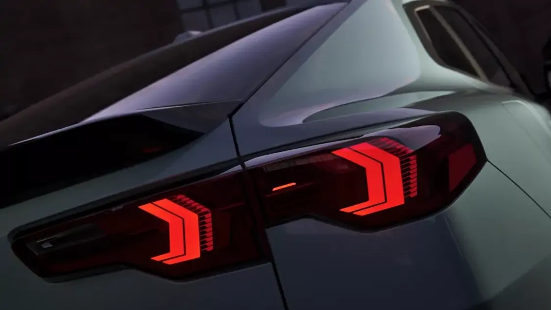 Intérieur du BMW X2 avec finitions premium et écran central moderne