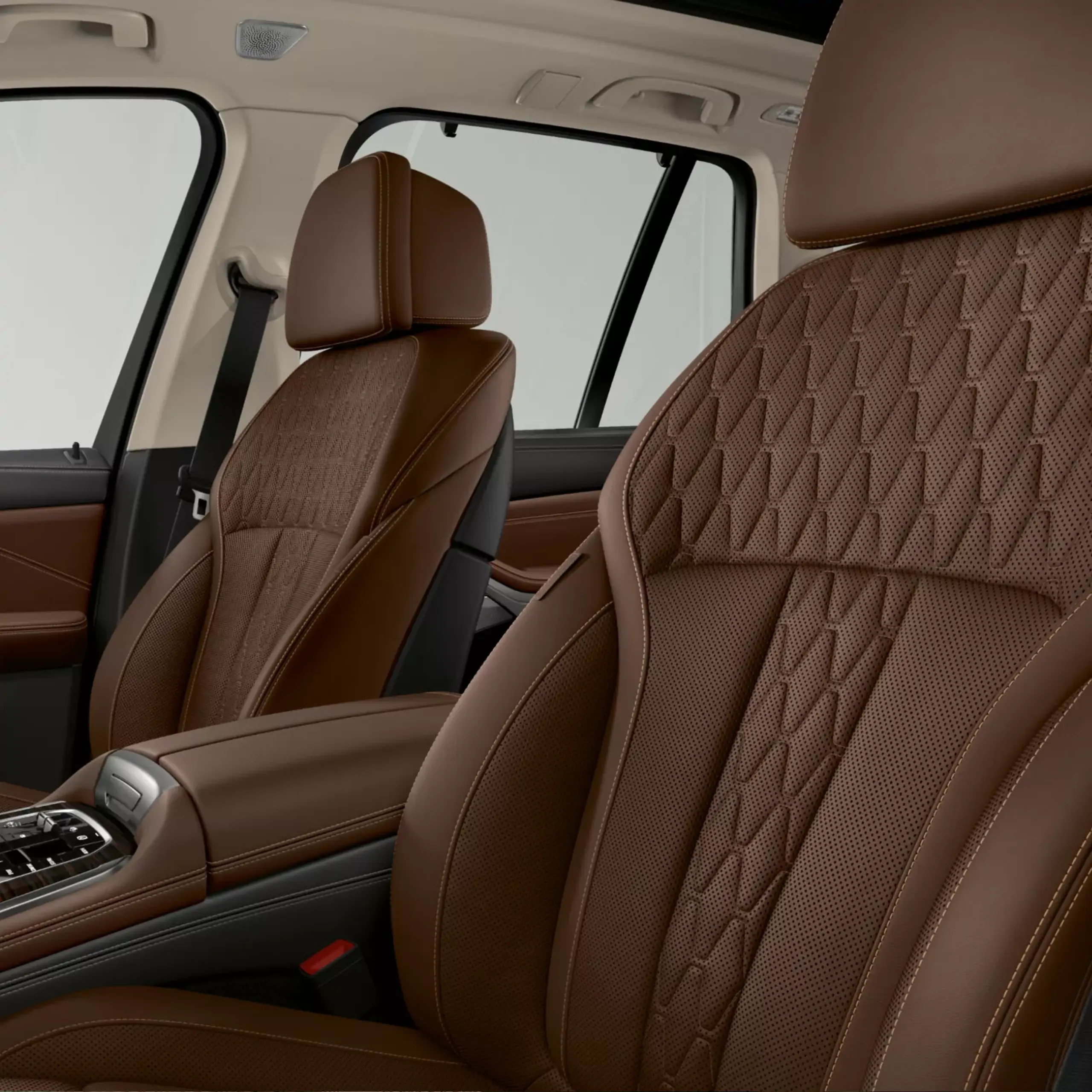 BMW X5 xDrive50e branché sur une borne de recharge