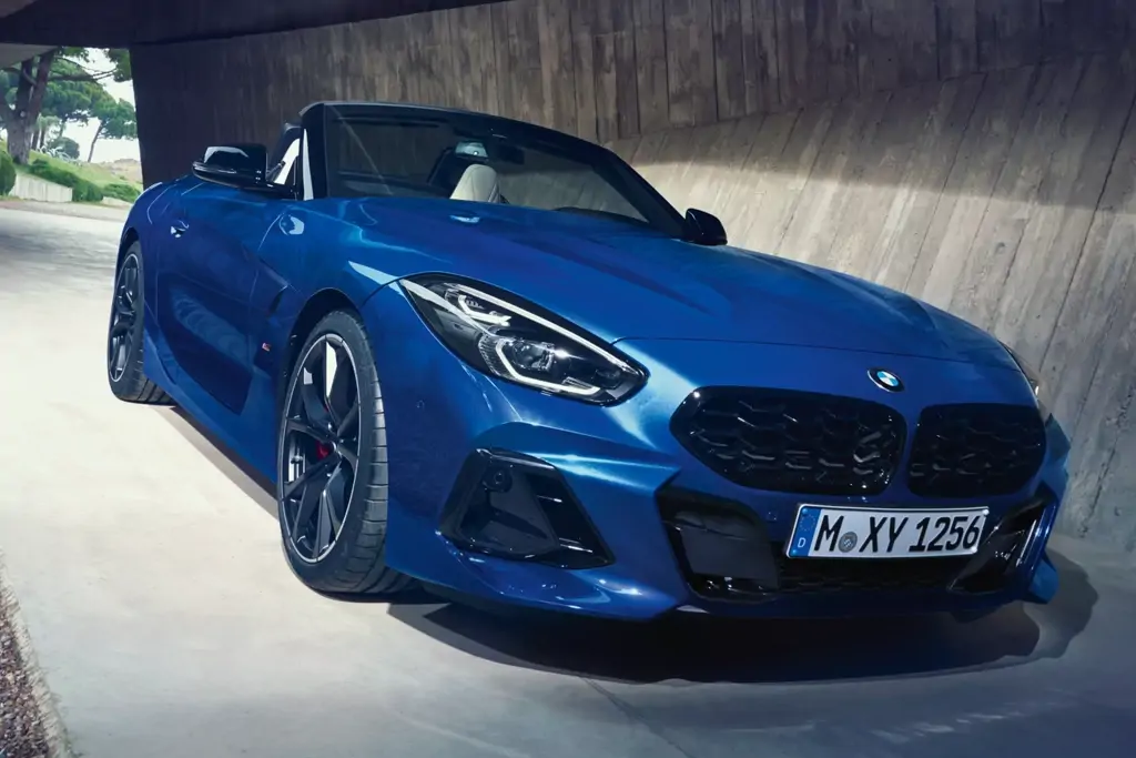 BMW Z4 profil dynamique en mouvement