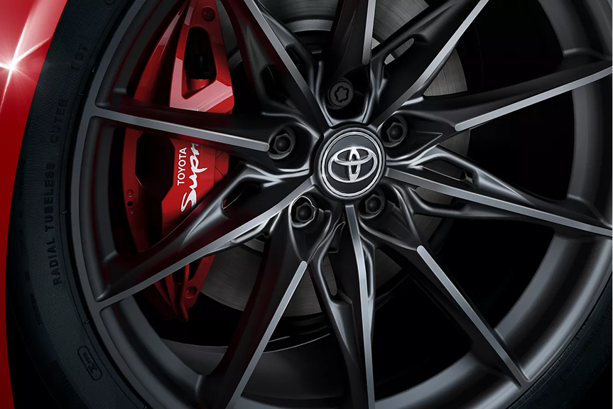 Détail des jantes alliage de la Toyota GR Supra 2026