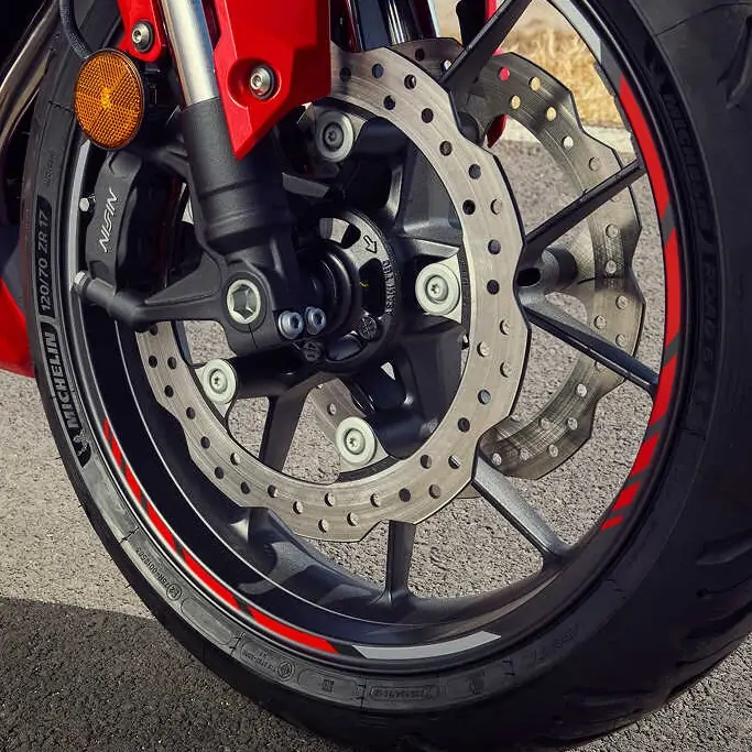 Vue arrière de la Honda CBR500R montrant la double sortie d’échappement