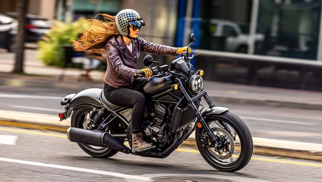 Honda CMX1100 Rebel en conduite urbaine