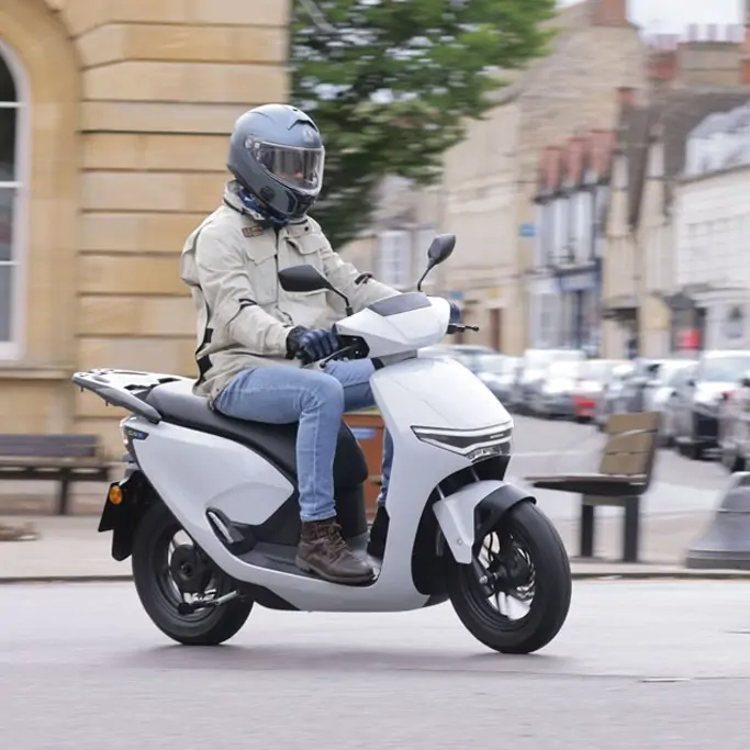 Espace de rangement sous la selle du Honda CUV e