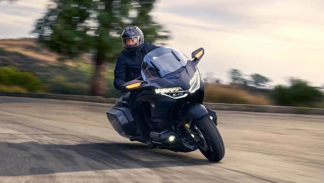 Honda Gold Wing DCT vue de trois-quarts avant