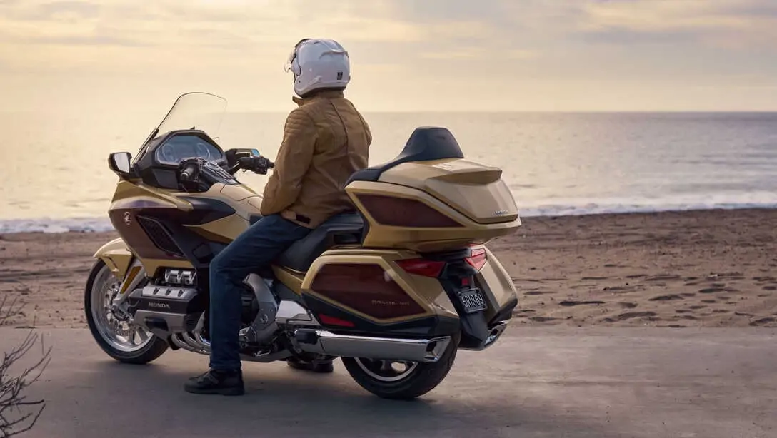 Honda Gold Wing Touring DCT Airbag équipée de valises latérales