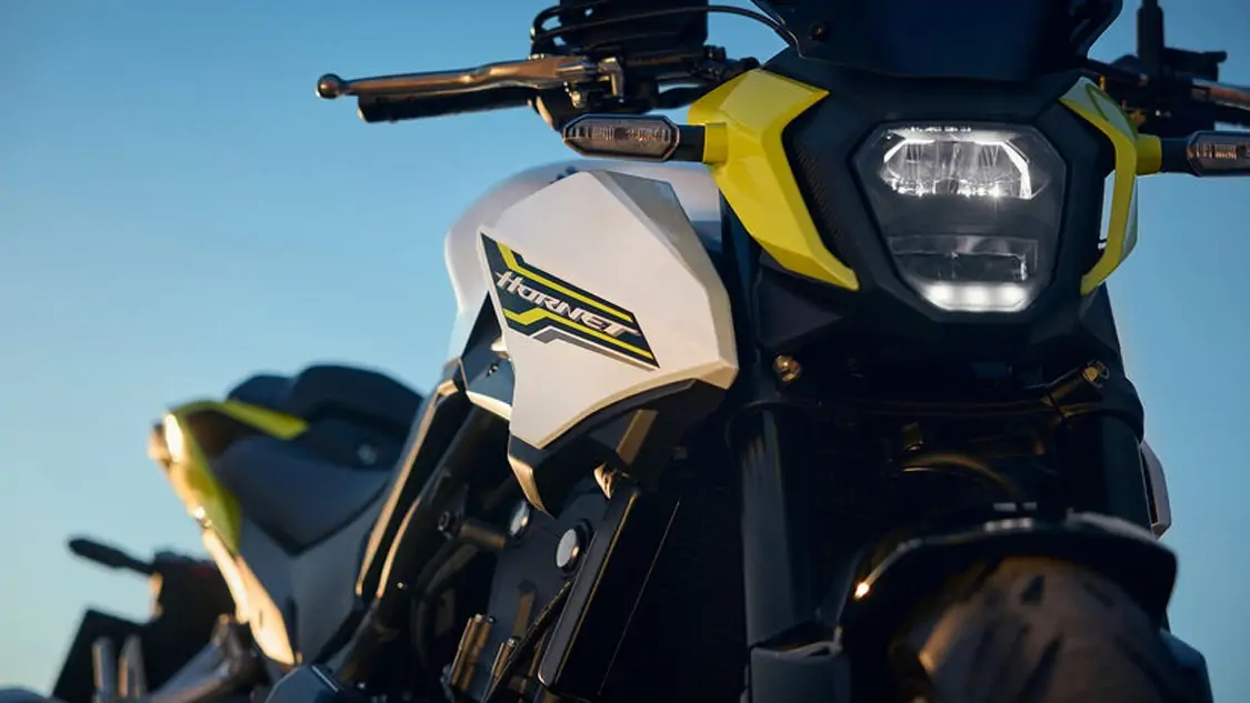Honda Hornet 500 en action sur circuit