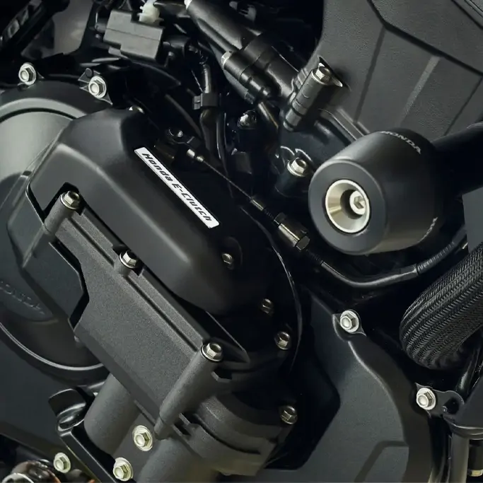 Détail du phare avant LED de la Honda Hornet 750