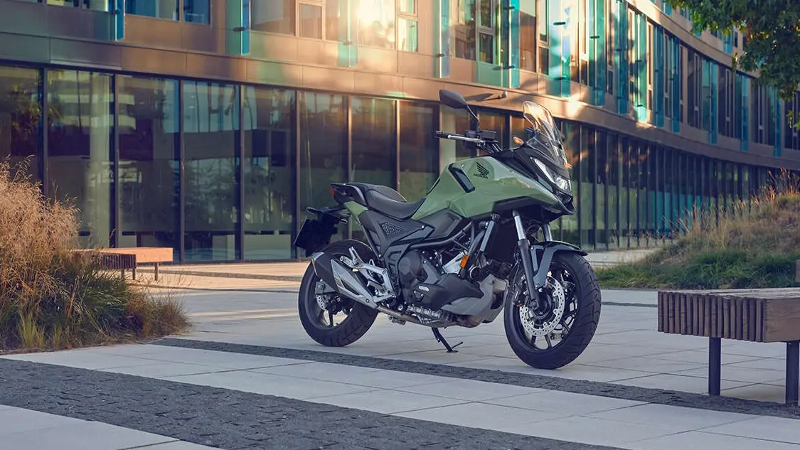 Honda NC750X DCT en action sur chemin
