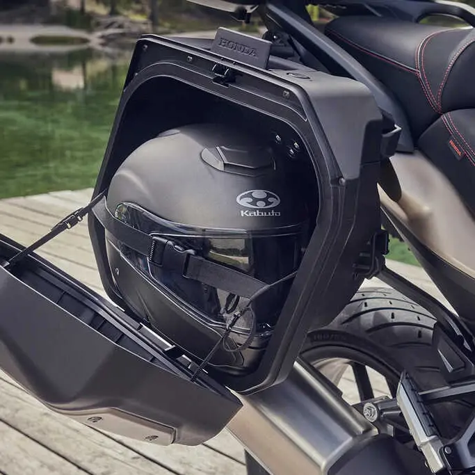 Honda NT1100 en conduite sur autoroute