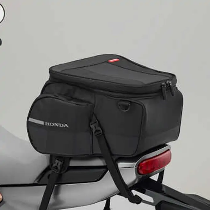 Détail de la selle confortable du Honda WN7