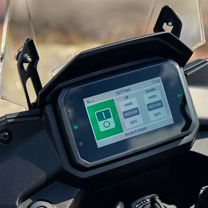 Honda XL750 Transalp équipée pour l’aventure tout-terrain