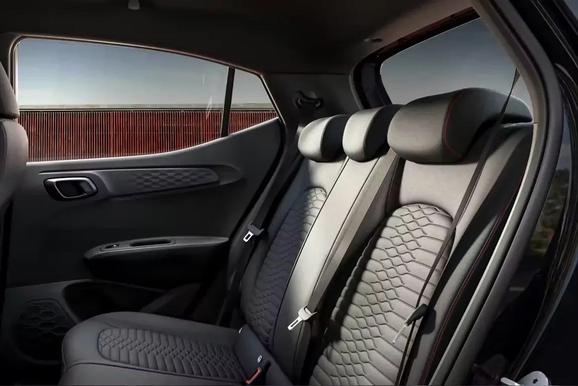 Intérieur moderne de la Hyundai i10 avec écran tactile