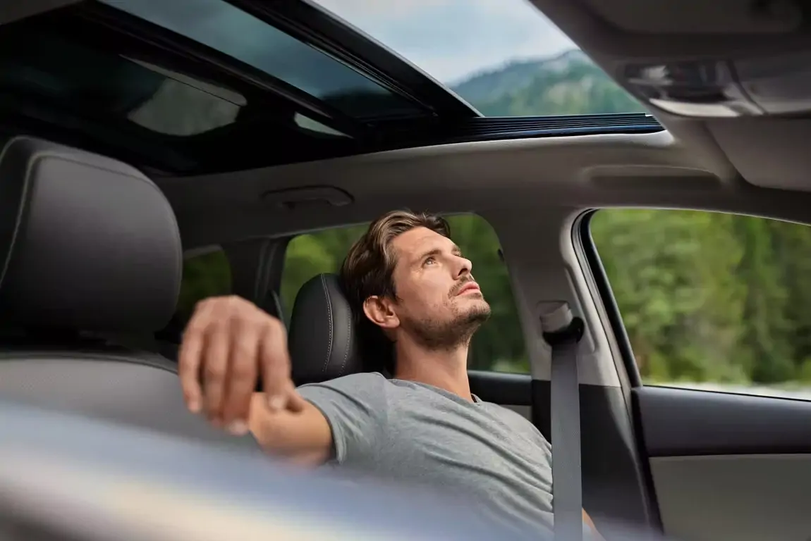 Vue avant de la Hyundai i30 en finition sportive sur route