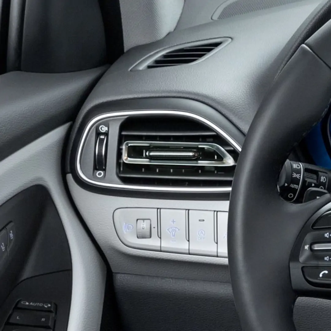Hyundai i30 vue de profil en extérieur urbain