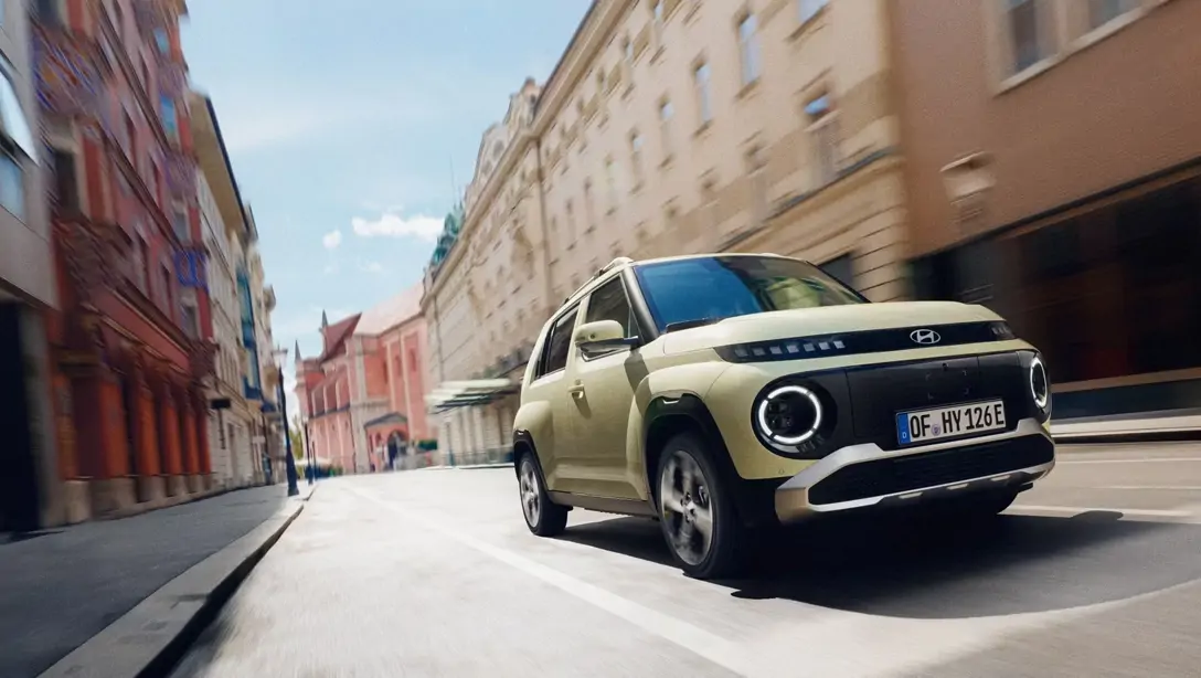 Profil latéral du Hyundai INSTER électrique en circulation