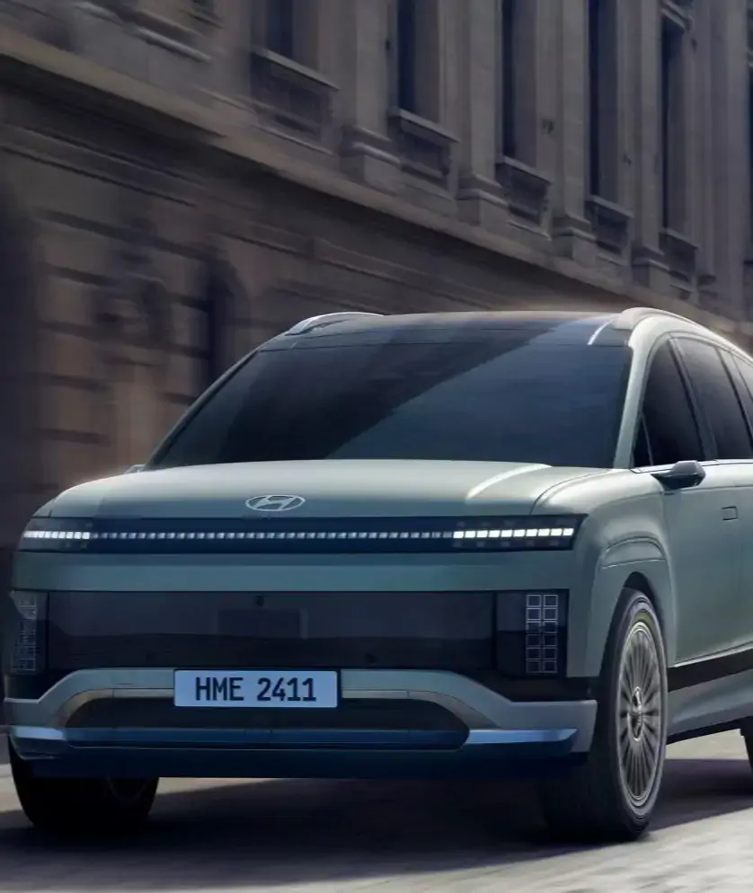 Coffre ouvert du Hyundai IONIQ 9 illustrant la capacité de chargement