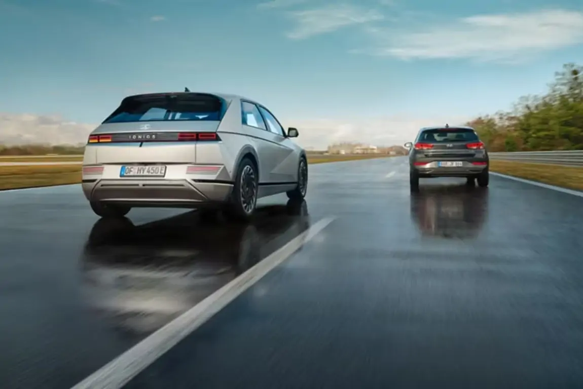 Intérieur spacieux de la Hyundai IONIQ 5 avec tableau de bord digital