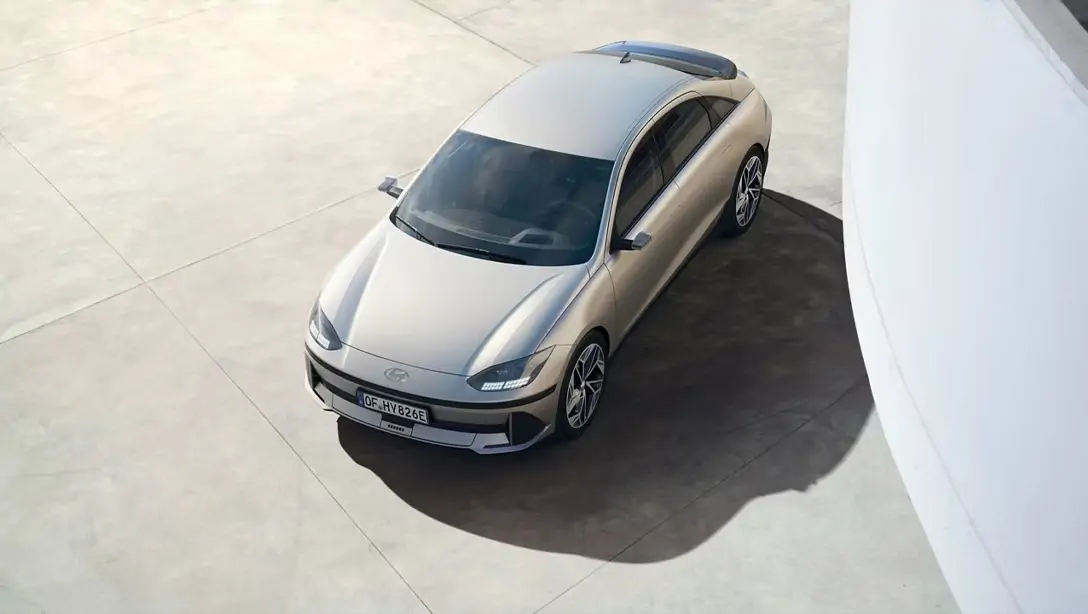Hyundai IONIQ 6 en charge sur borne électrique