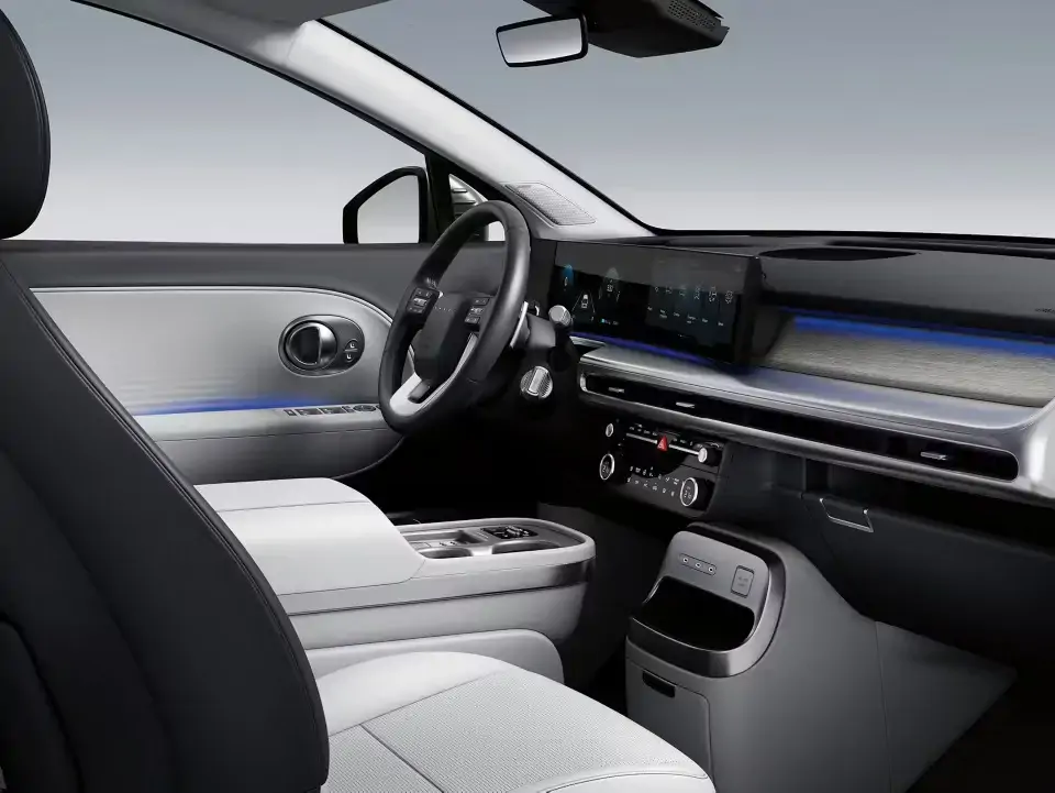 Hyundai IONIQ 9 vu de profil, mettant en avant ses lignes dynamiques