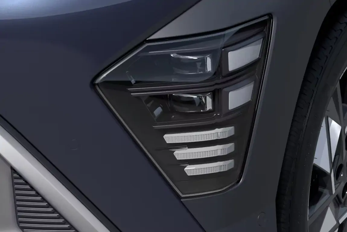 Profil latéral du Hyundai Kona essence en mouvement
