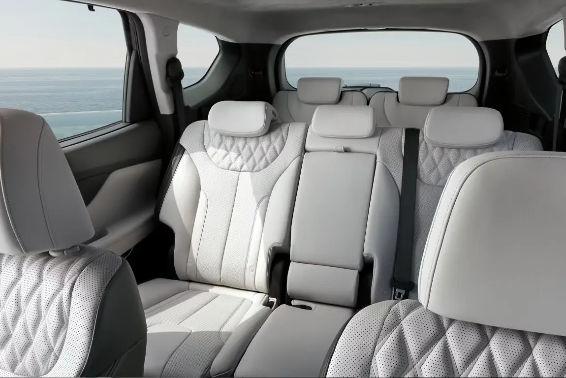 Intérieur spacieux et raffiné du Hyundai SANTA FE Hybrid