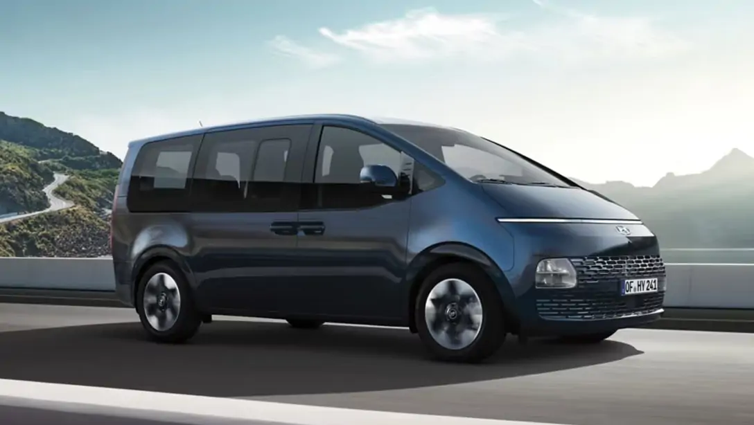 Détail des feux arrière du Hyundai STARIA Diesel