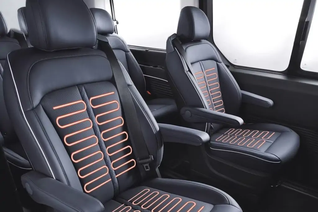 Intérieur spacieux du Hyundai STARIA Diesel avec sièges modulables