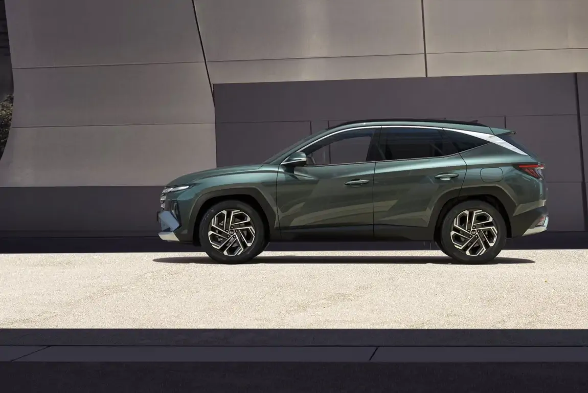 Hyundai TUCSON Hybrid profil dynamique en mouvement