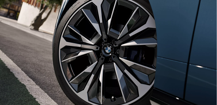 Vue intérieure du poste de conduite du BMW iX